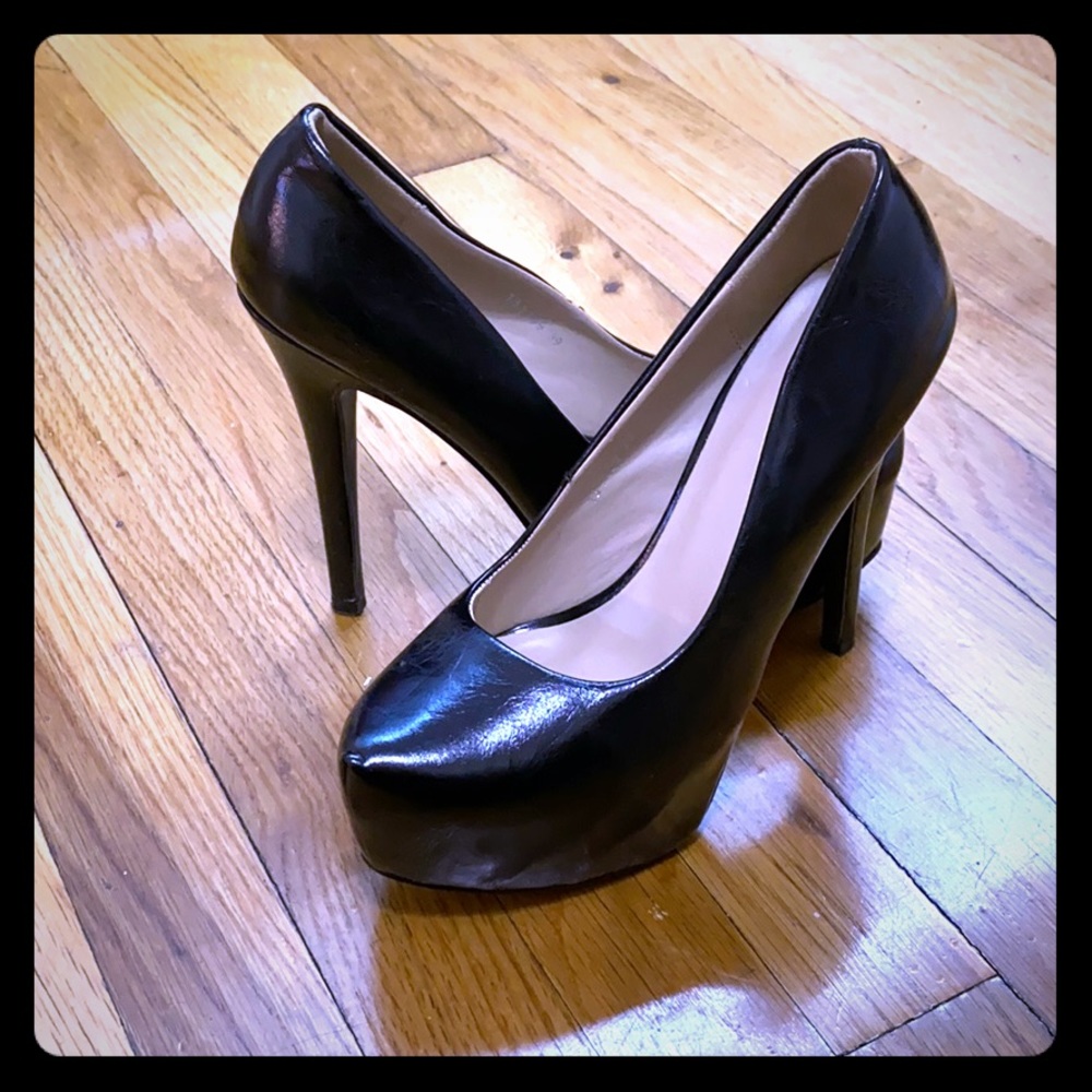 Black Pumps